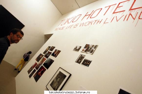 tokio hotel prin muzeu ... prima poza.. moderator V.I.P.