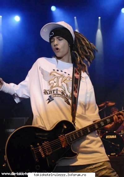 poze ~~tom kaulitz~~ ooo frumos...   cool MoDeRaToR