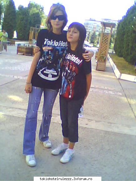 elenul j adry ...


 :rotfl:  :rotfl:  :rotfl:  :rotfl: 1 septembire kaulitz day