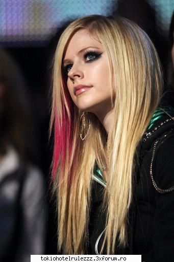aril lavigne rock !!! o  :nebun:  :nebun:  :nebun:  :nebun:  
ete`  o poza cu ea cantareata voastra