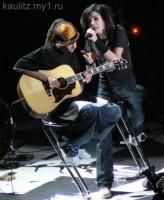 Hot Faces Din Concerte - mijtoo poza in asta parca iar fi cantat lui - ~~Bill Kaulitz~~
