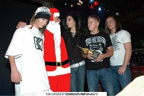 th si babo natale :rotfl: poze cu ~~tokio hotel~~