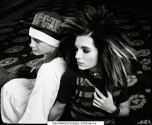 tokio hotel-1000 meere

die stra�en leer 
ich dreh mich um 
die nacht hat mich verloren 
ein kalter