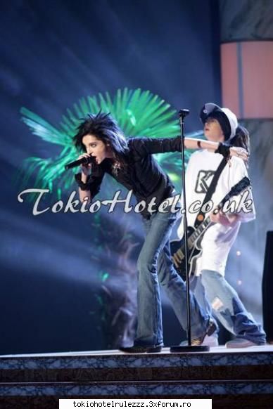 poze funny q billu - B: tom date ..eoo snt vedeta ... T: cei mey - ~~Bill Kaulitz~~