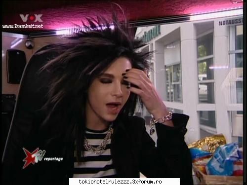 poze funny q billu - B: aaaaaaaaaaaaa numi vine sa cred !!!!!!!!!!!!! - ~~Bill Kaulitz~~