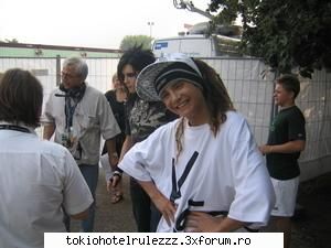 t : sunt ca o zana la la la la.... poze funny q tom