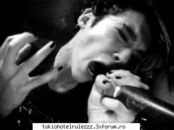 schrei - c se chinuie sa knte ..mumozul d el - ~~Tokio Hotel~~