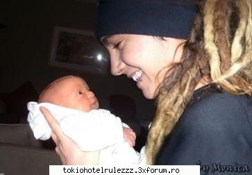 te crezi fan adv?? - ce bn ii sta lui tom q bebe :x :x :x :x :x :x :x - ~~Tokio Hotel~~